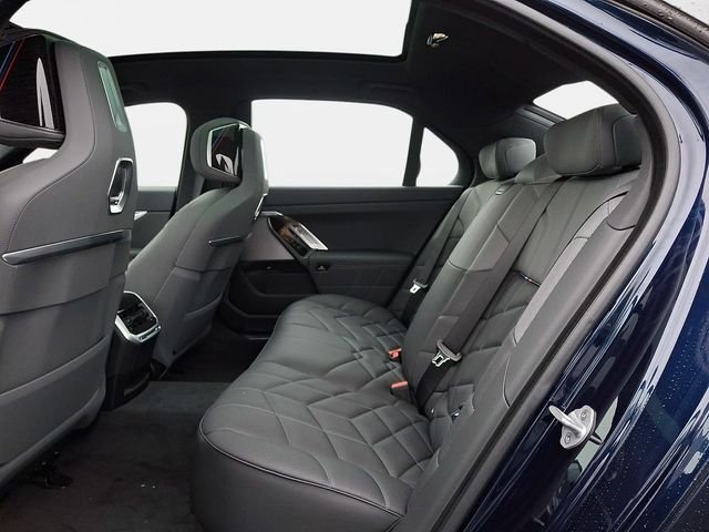 New 2026 Tanzanite Blue II Metallic BMW 750e xDrive image 9