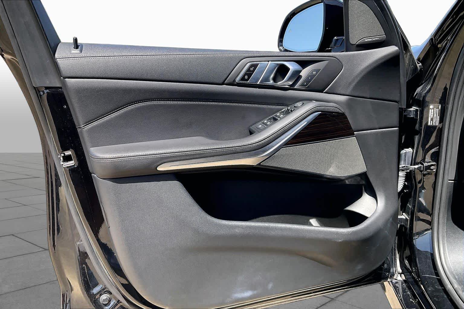 Used 2021 Black Sapphire Metallic BMW sDrive40i image 20