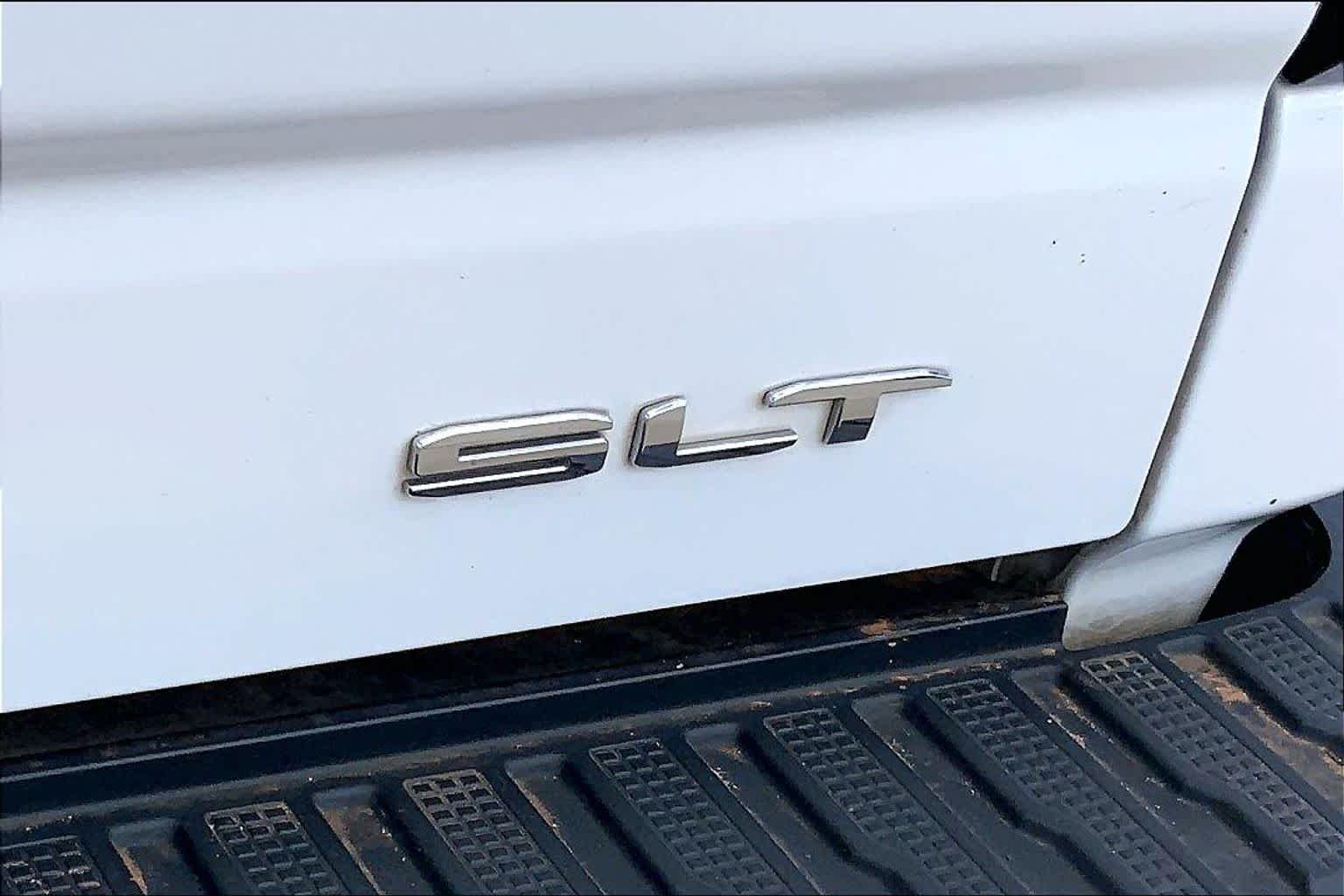 Used 2019 SUMMIT WHITE GMC SLT image 30