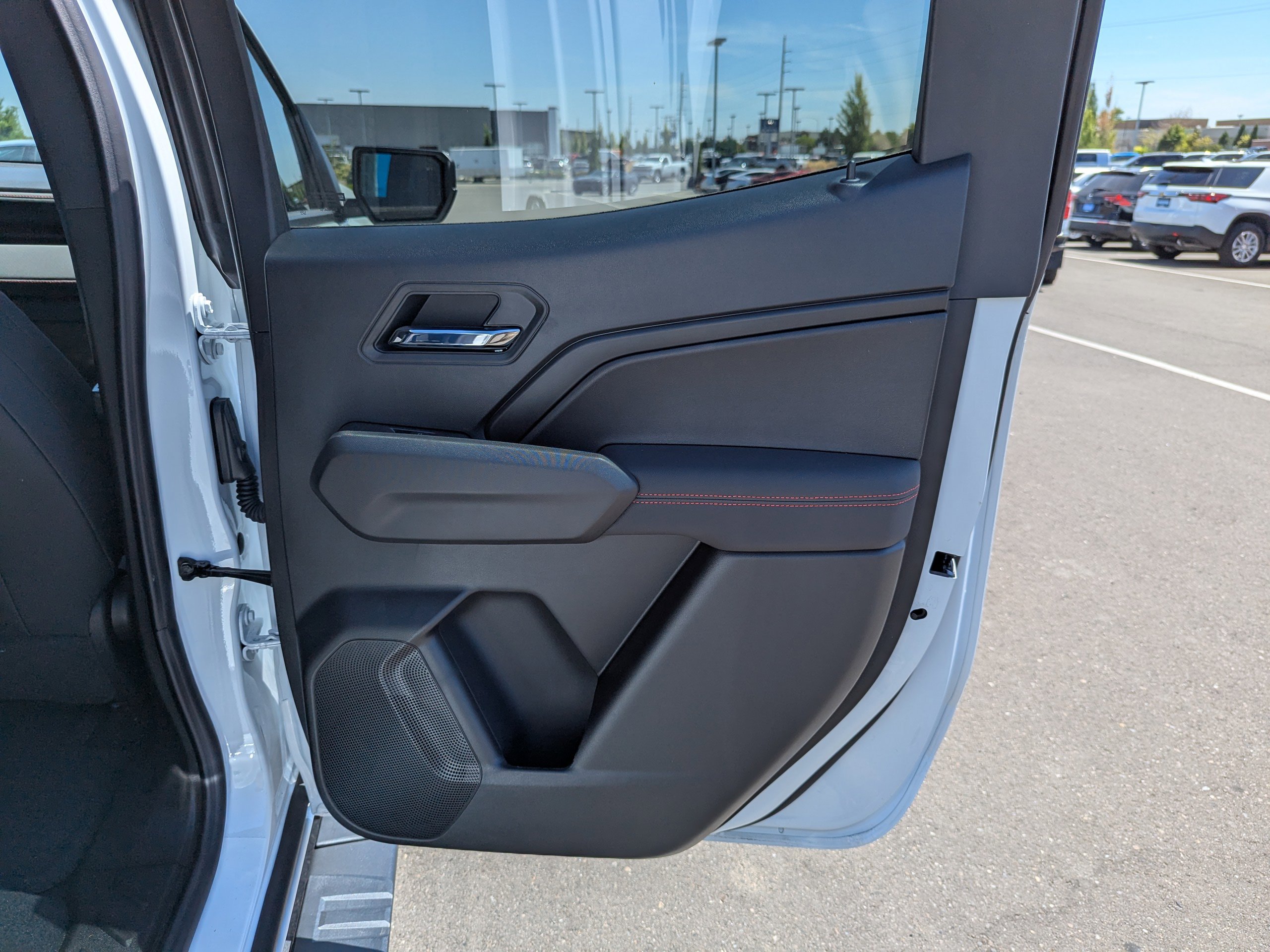 2025 Chevrolet Colorado Z71 - Photo 40