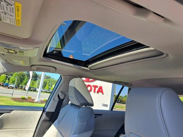 Certified Used 2020  Toyota XLE Premium image 33
