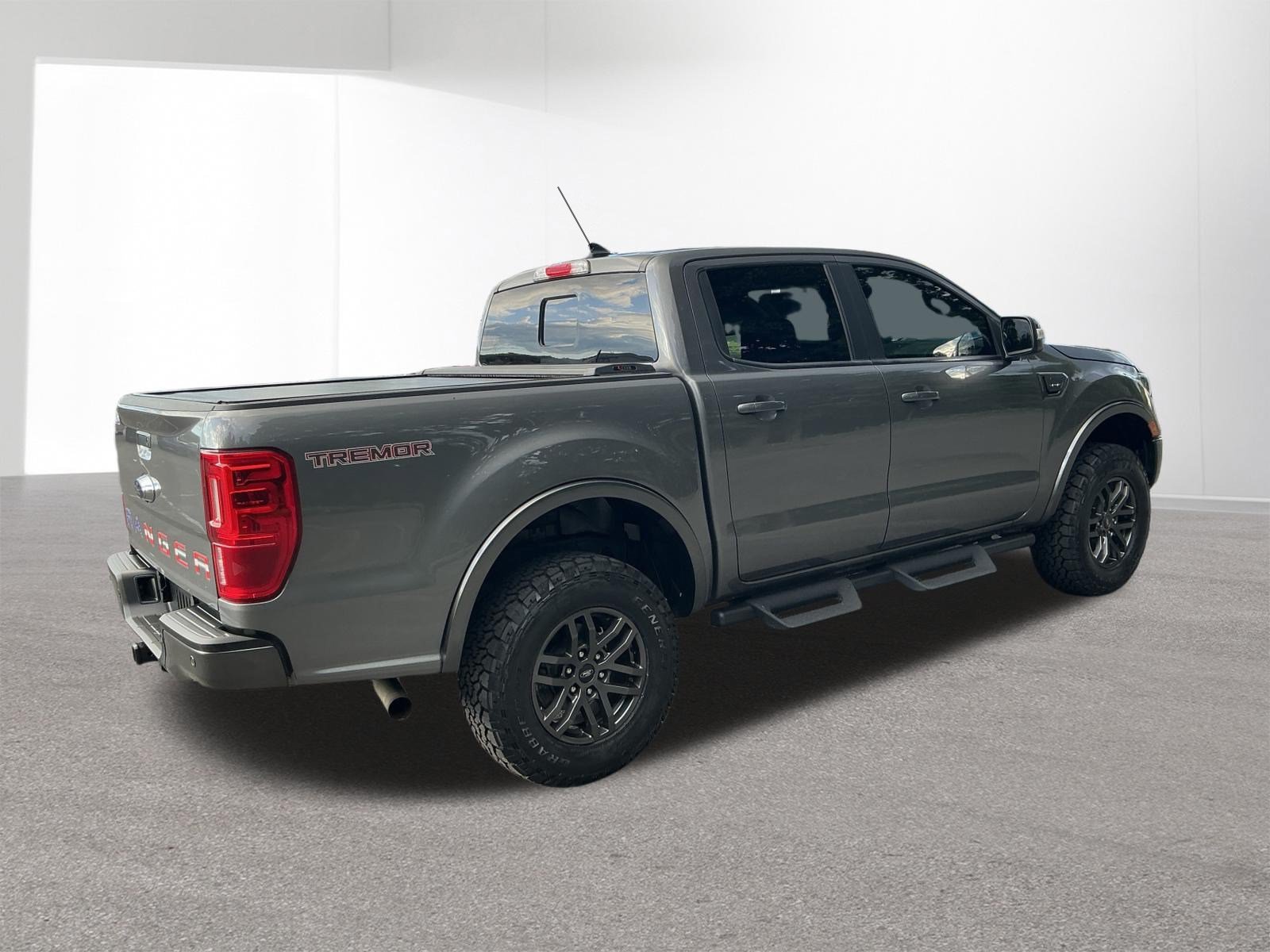 Used 2021 Gray Metallic Ford LARIAT image 21