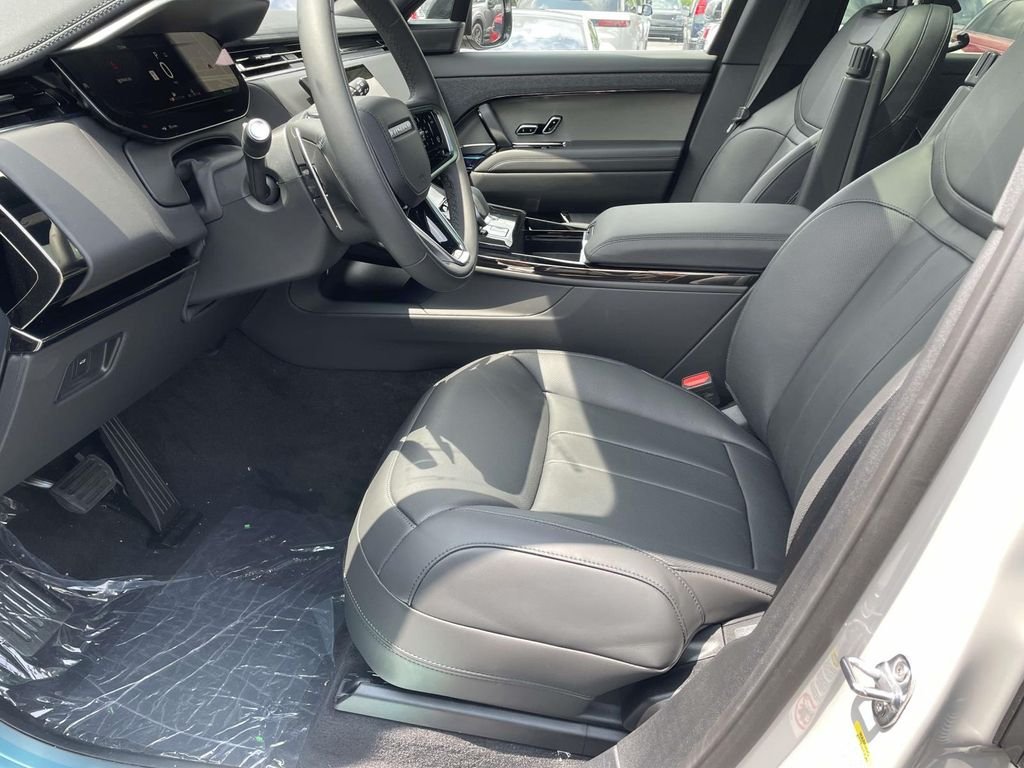 New 2026 Borasco Grey Land Rover SE image 14