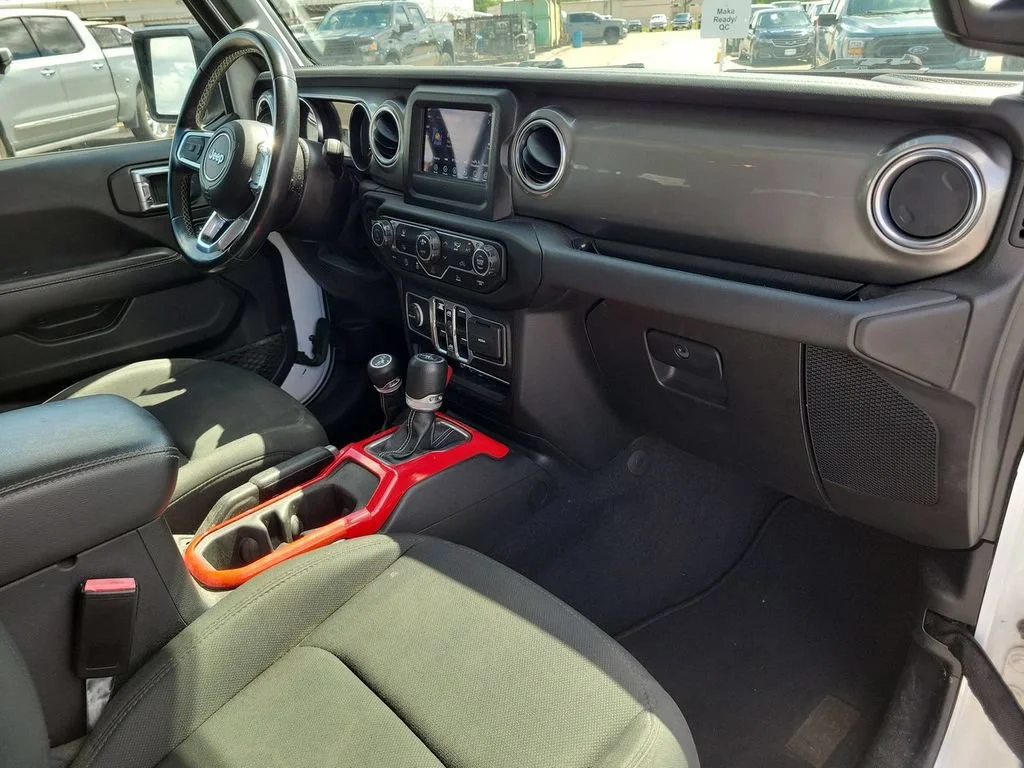 Used 2021 White Jeep Sahara 4x4 image 27