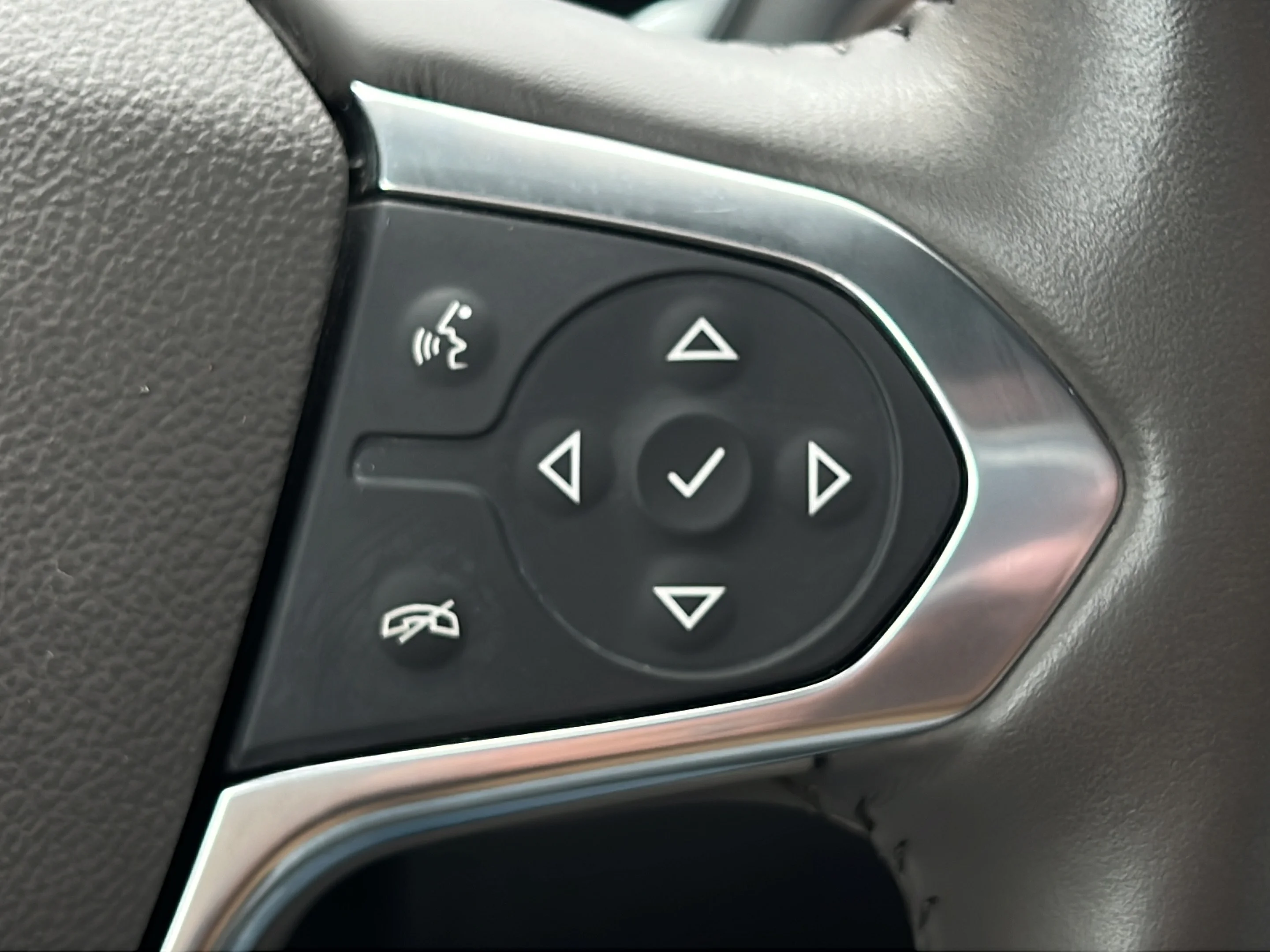 Used 2020 Summit White Chevrolet LT Leather image 18