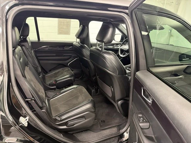Used 2021 Black Jeep Altitude image 25