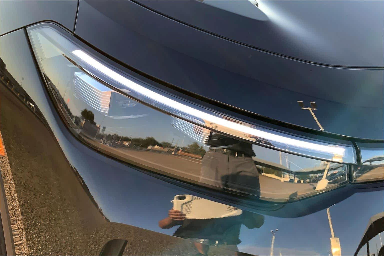 New 2026 Deep Black Pear Volkswagen SE image 13