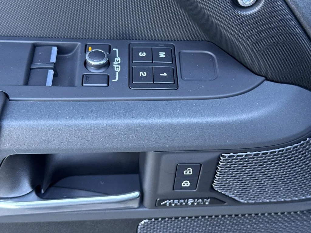 2023 Land Rover Defender X - Photo 29