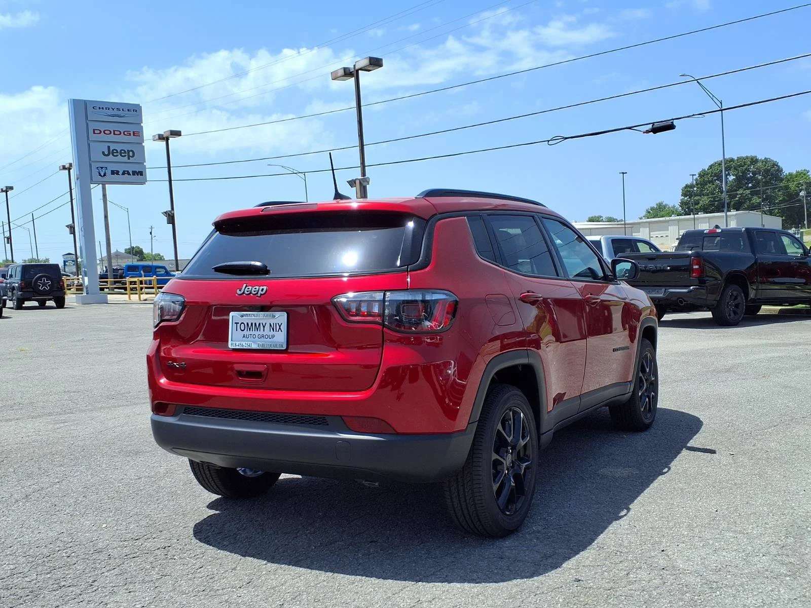 New 2026 Red Hot Pearl-Coat Exterior Paint Jeep Latitude Altitude image 2