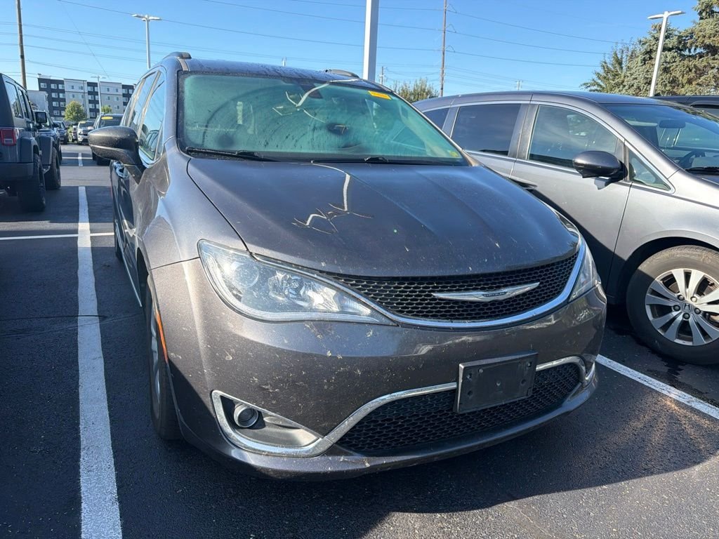 Used 2017 Gray Chrysler Touring L image 5
