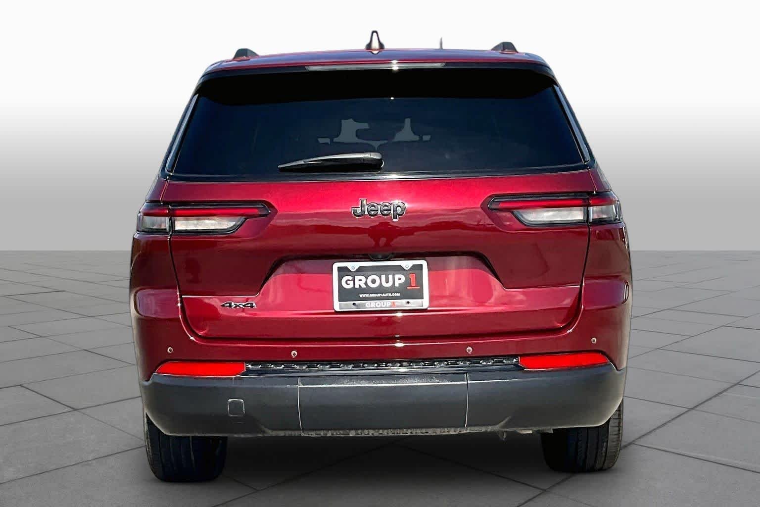 Used 2023 Velvet Red Pearlcoat Jeep Altitude image 5