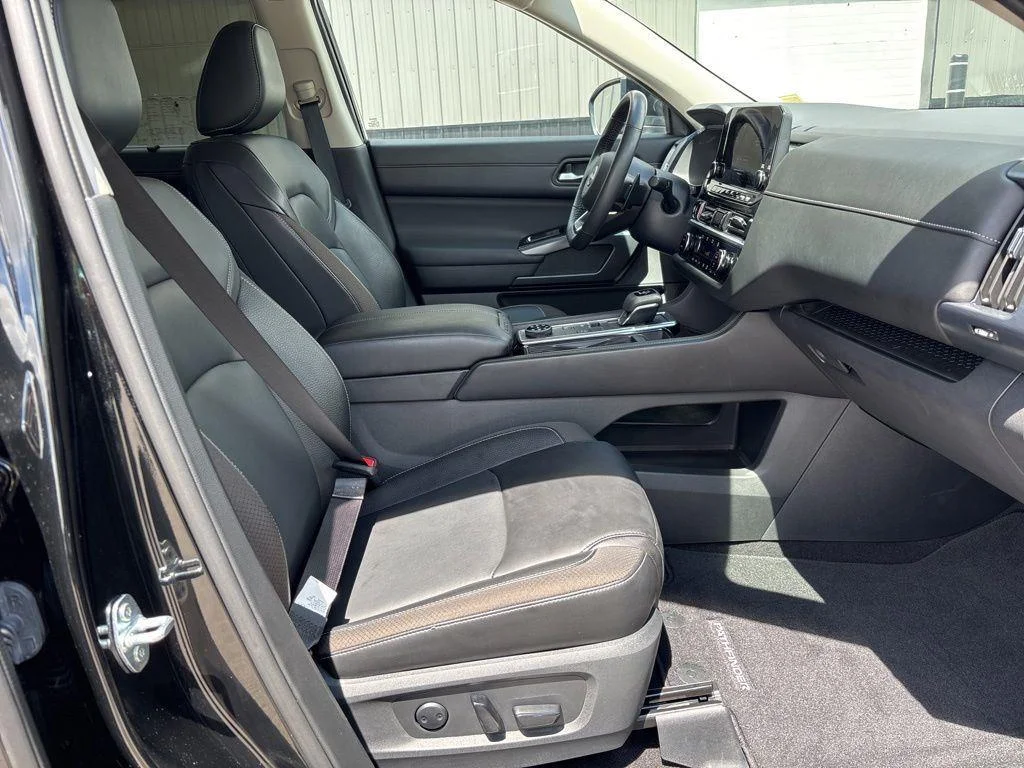 Used 2024 Super Black Nissan SL image 14