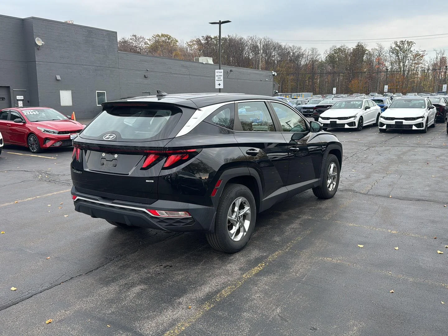 Used 2024 Black Pearl Hyundai SE image 9