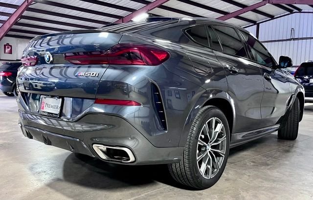 Used 2021 Gray BMW M50i image 3