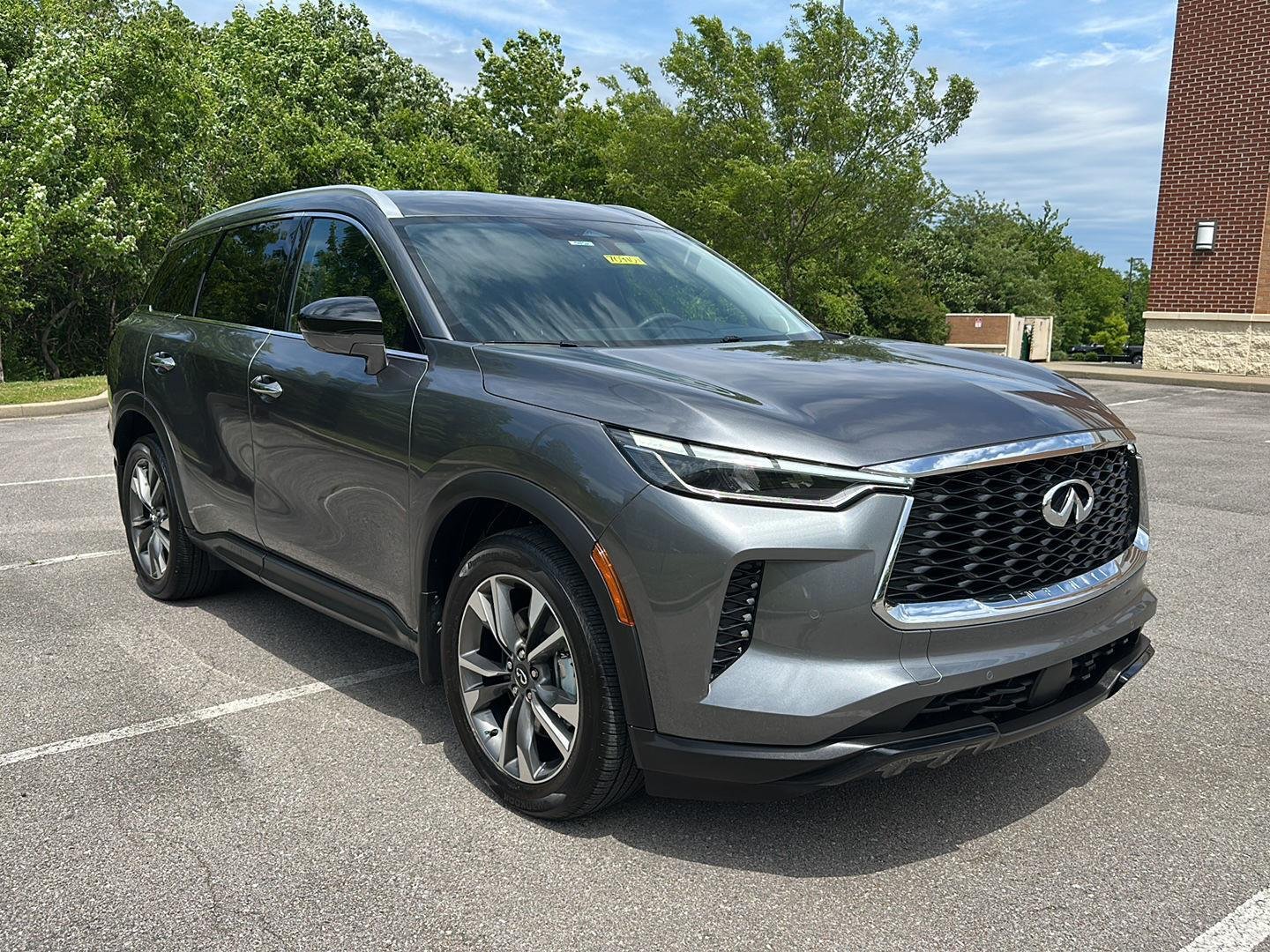 Certified Used 2025 Graphite Shadow INFINITI LUXE image 7