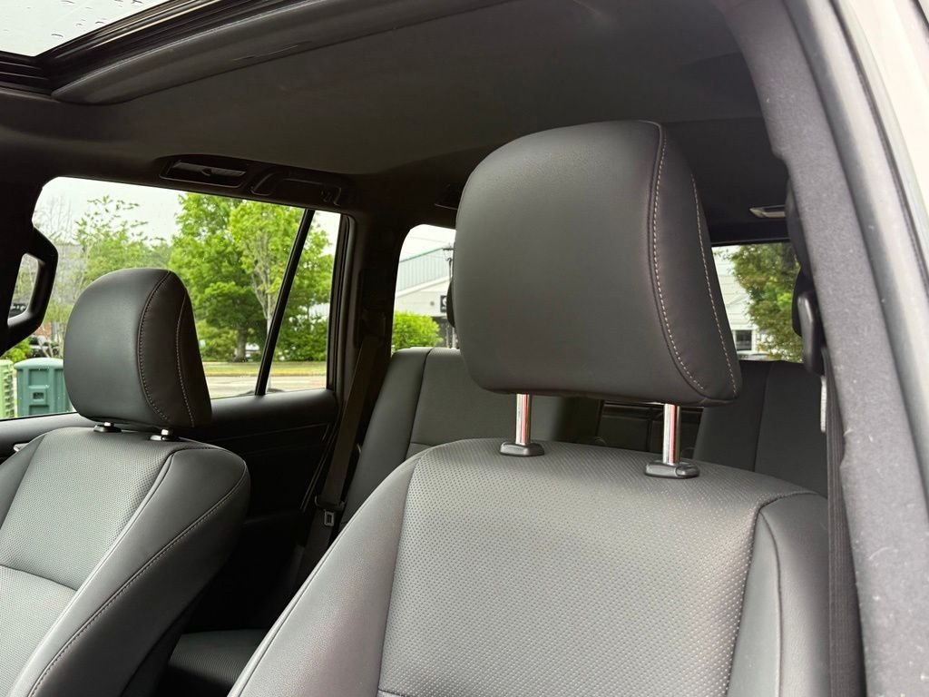 Used 2022 White Lexus 460 image 29