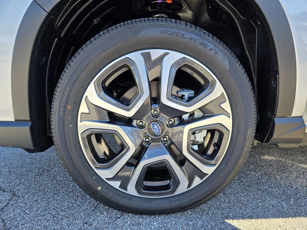New 2026 ICE SILVER METALLIC Subaru Limited 7-Passenger image 32