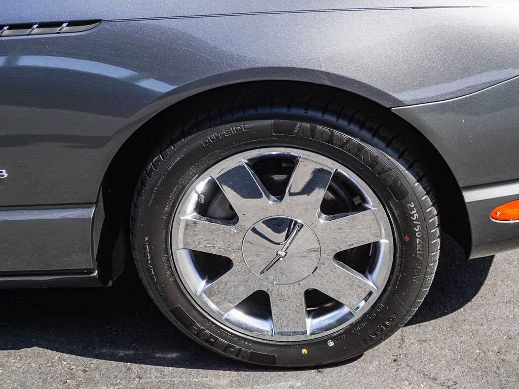 Used 2003 Gray Ford Base image 10