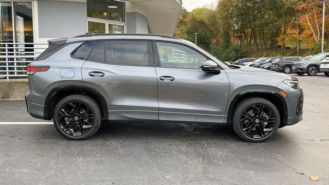 2026 Volkswagen Tiguan SE R-LINE BLACK - Photo 4