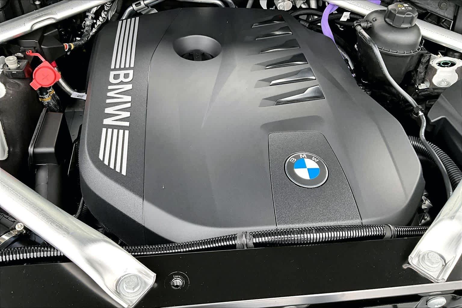 New 2027 Mineral White Metallic BMW xDrive40i image 17