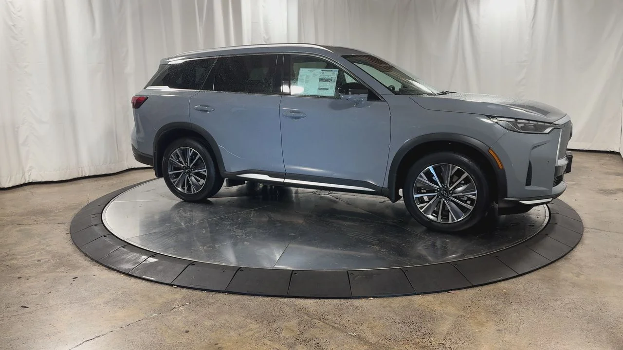 Certified Used 2026 Harbor Gray INFINITI LUXE image 7
