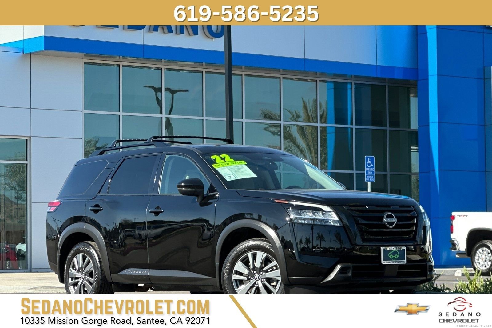 2022 Nissan Pathfinder SV 2WD's photo