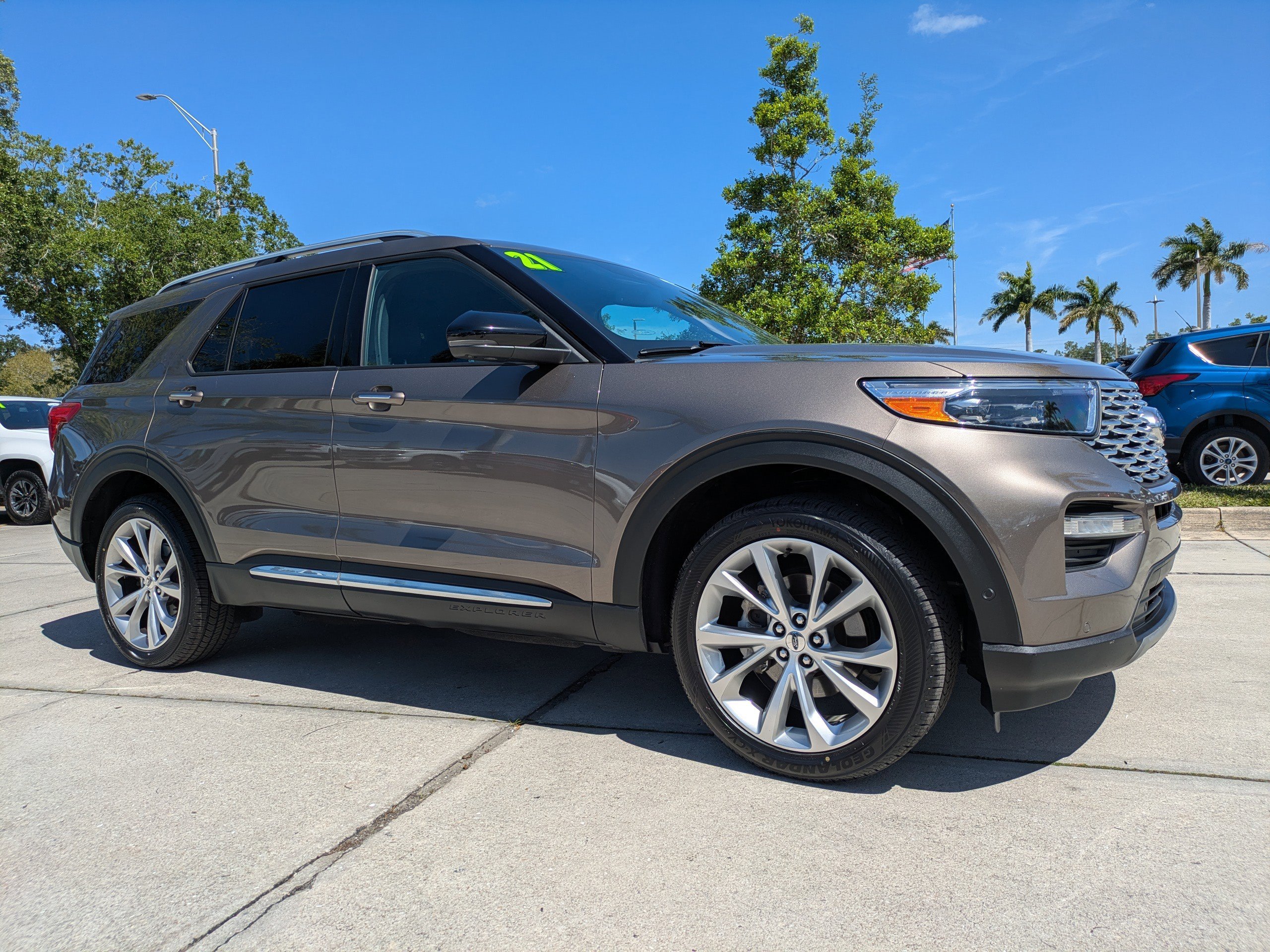 2021 Ford Explorer Platinum 4WD's photo
