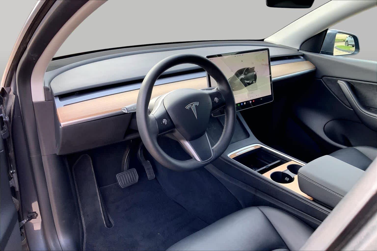 Used 2022 Midnight Silver Metallic Tesla Long Range image 16