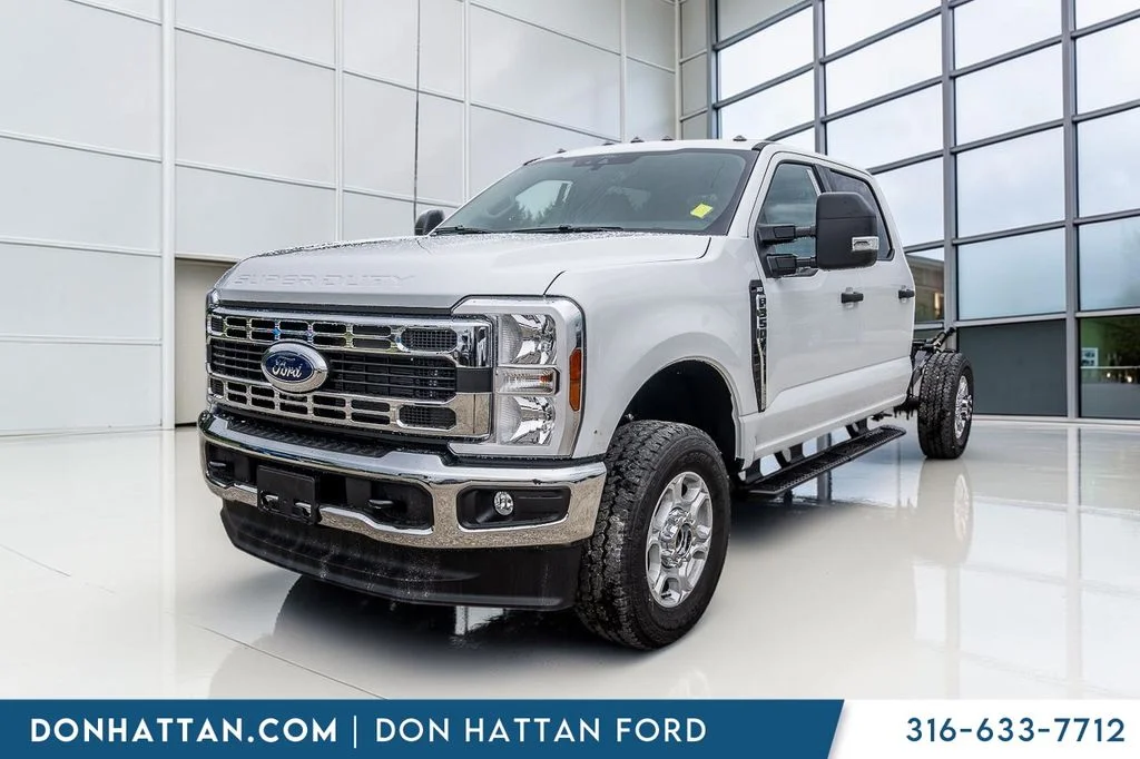 New 2026 Oxford White Ford F-350® XLT image 26