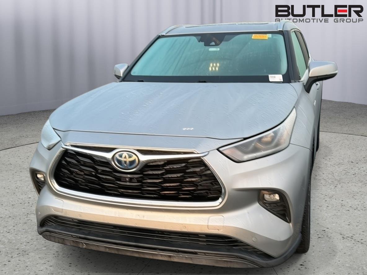 Used 2020 Celestial Silver Metallic Toyota Limited image 3