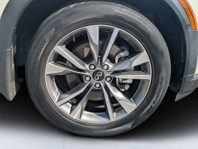Certified Used 2023 White INFINITI LUXE image 11