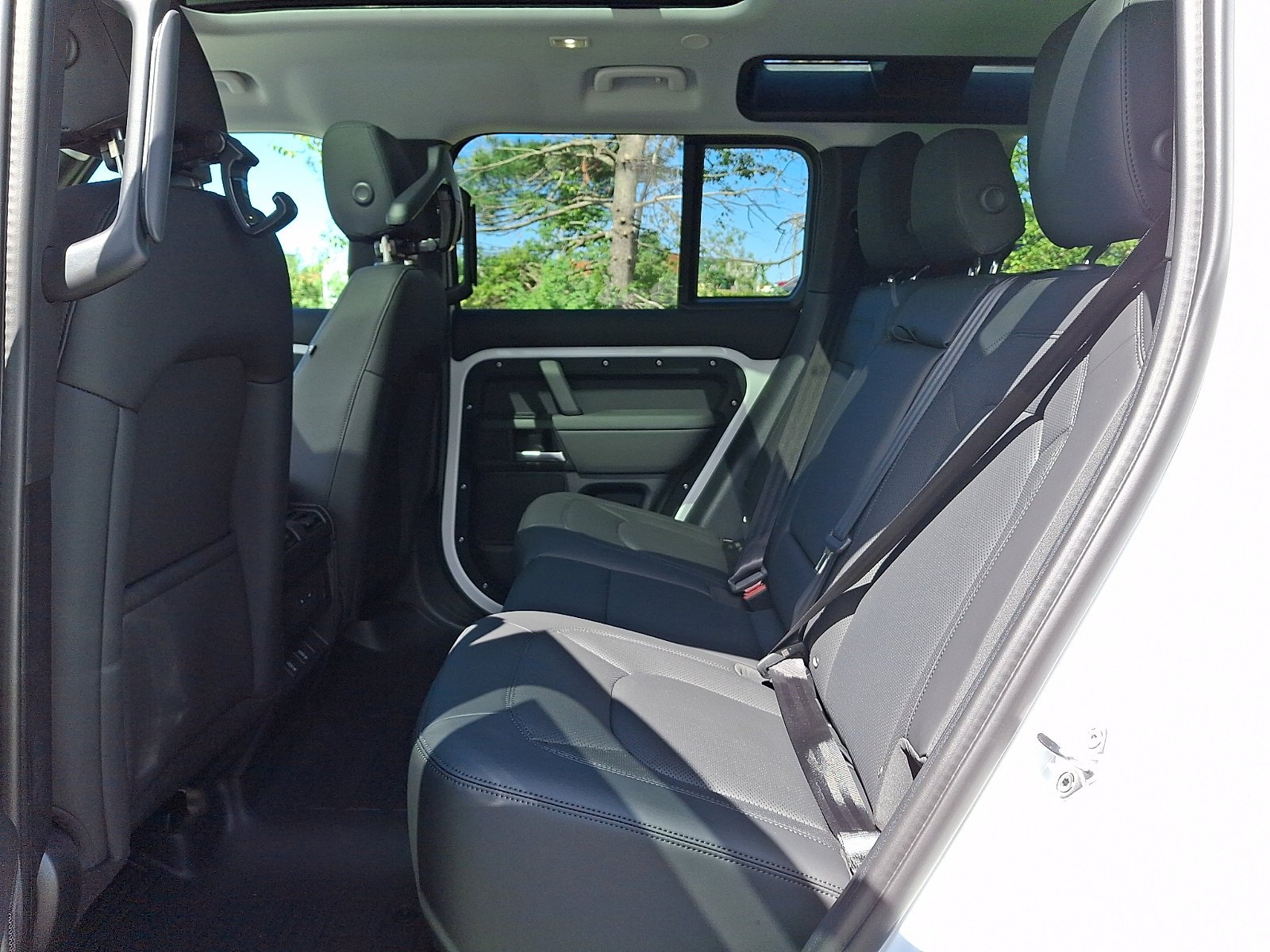 New 2026 Fuji White Land Rover  image 7