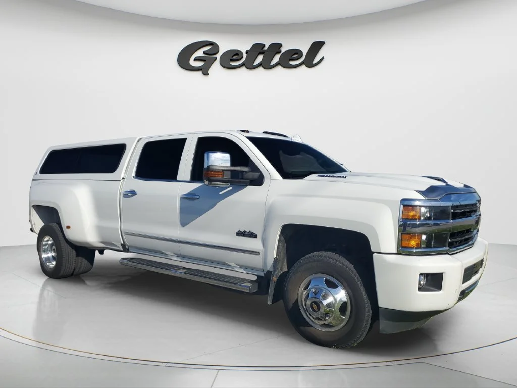 Used 2019 SUMMIT WHITE Chevrolet High Country image 2