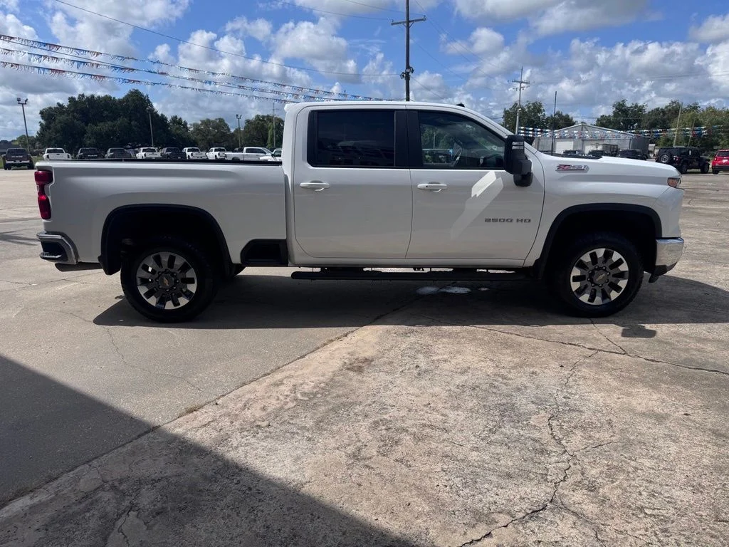 Used 2024 White Chevrolet LT image 8