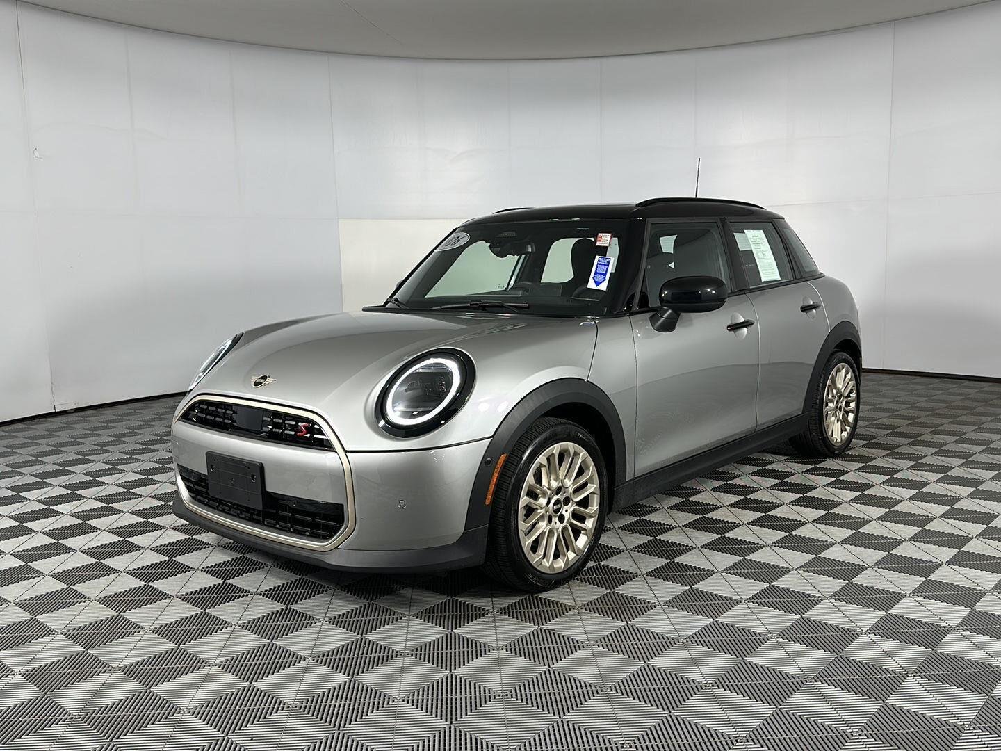 Used 2026 Melting Silver III Metallic MINI Cooper image 6