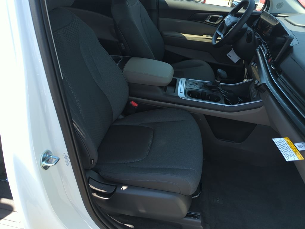 New 2027 Snow White Pearl Kia LX image 34
