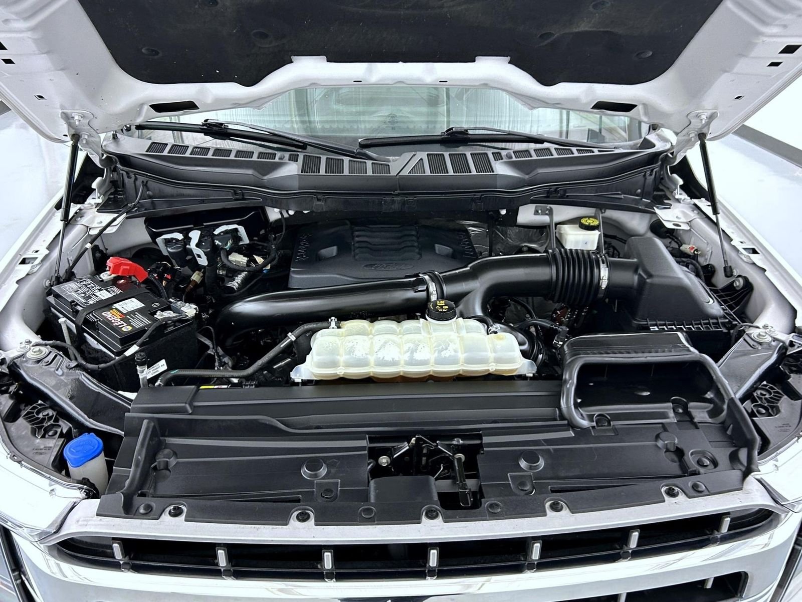 Used 2021 White Ford Lariat image 25