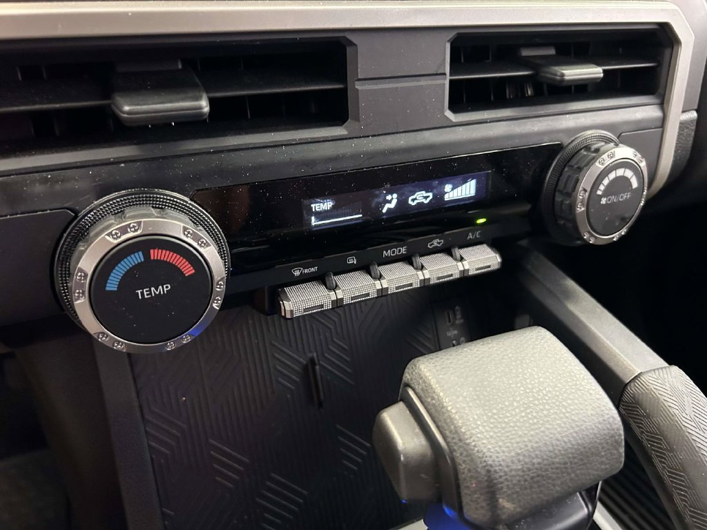 Used 2025  Toyota SR5 image 24