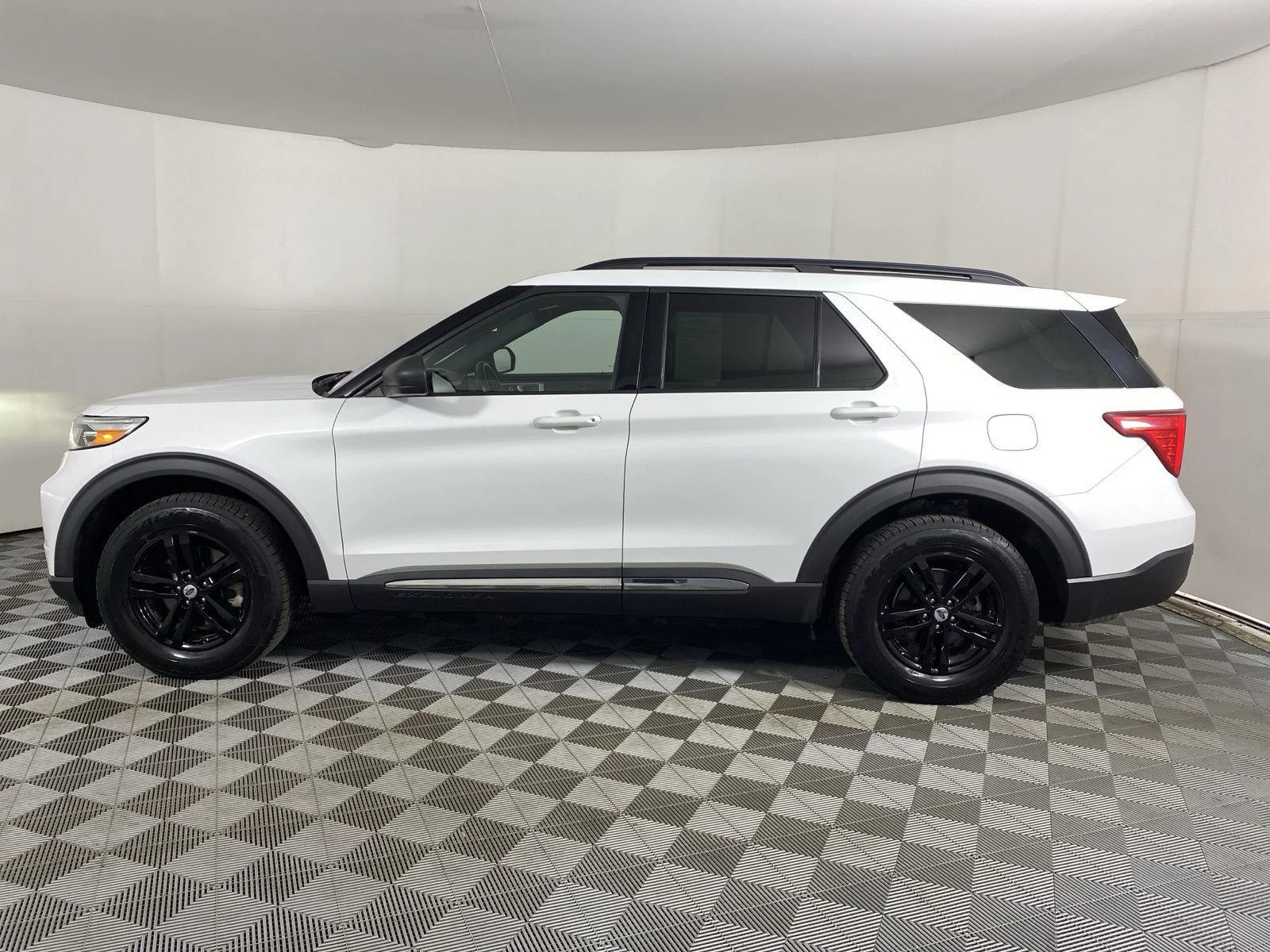 Used 2020 Oxford White Ford XLT image 12