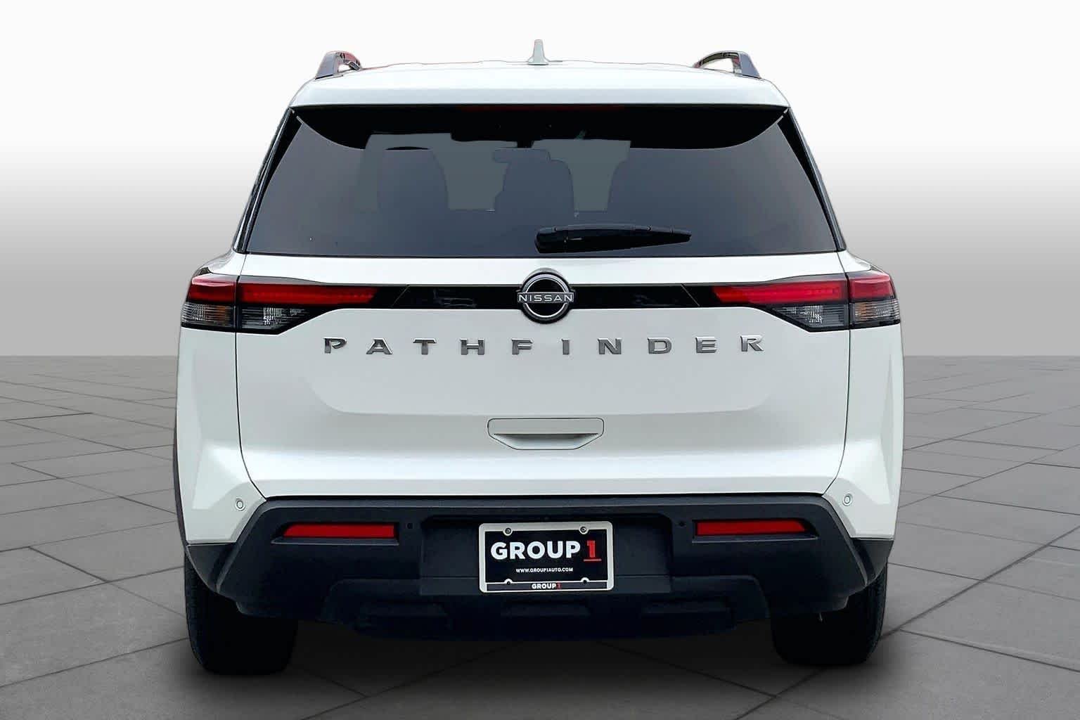 Used 2025 Glacier White Nissan SV image 5