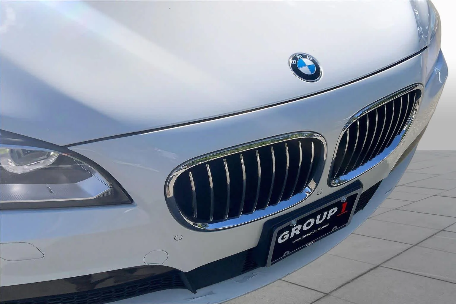 Used 2015 Alpine White BMW 750Li xDrive image 32