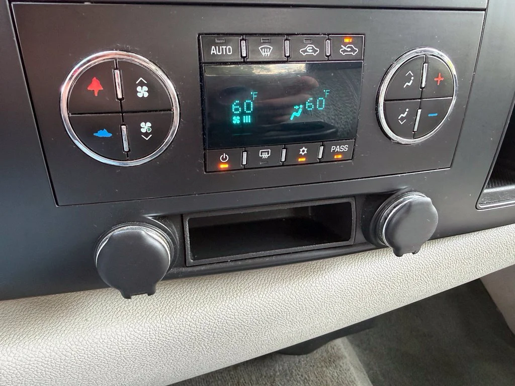 Used 2008 Silver Chevrolet LT image 37