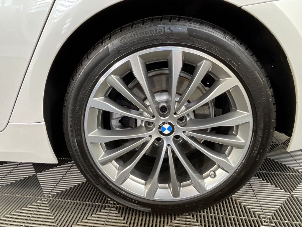 Used 2023 White BMW 530i xDrive image 17