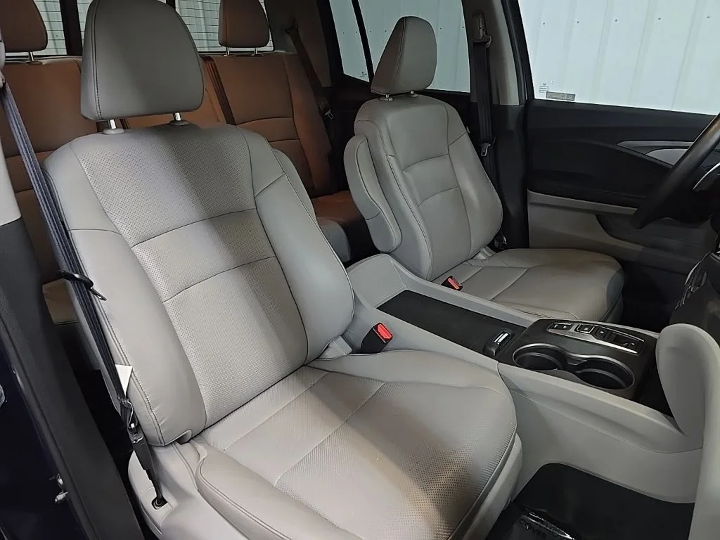 Used 2023  Honda RTL image 18