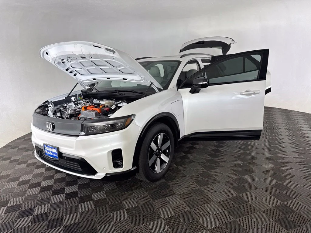 Used 2025 White Honda Touring image 11