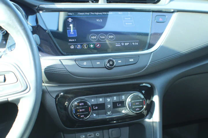 Used 2023 Summit White Buick Select image 9