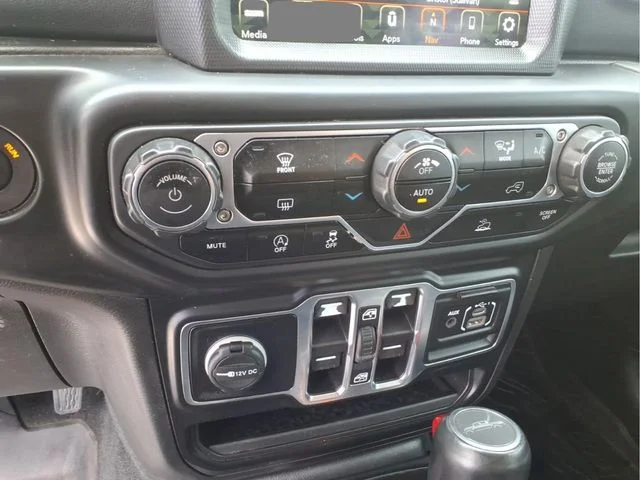 Used 2022 Green Jeep Overland image 25