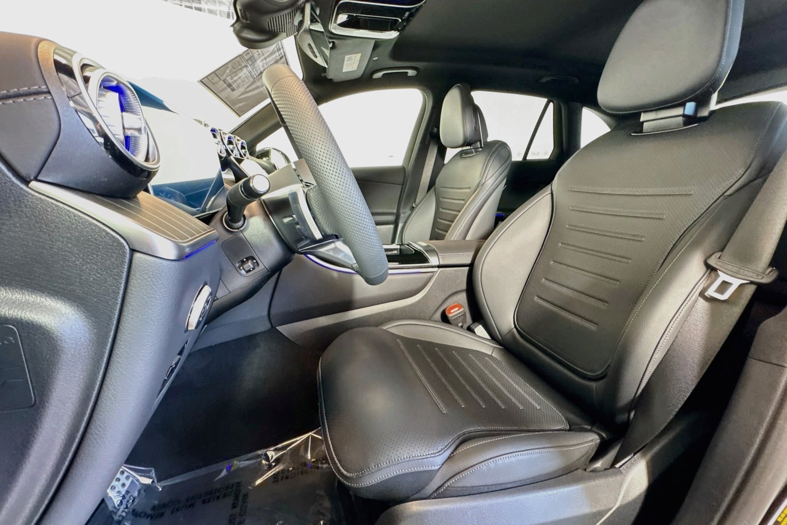 New 2026 Black Mercedes-Benz GLC 300 image 18