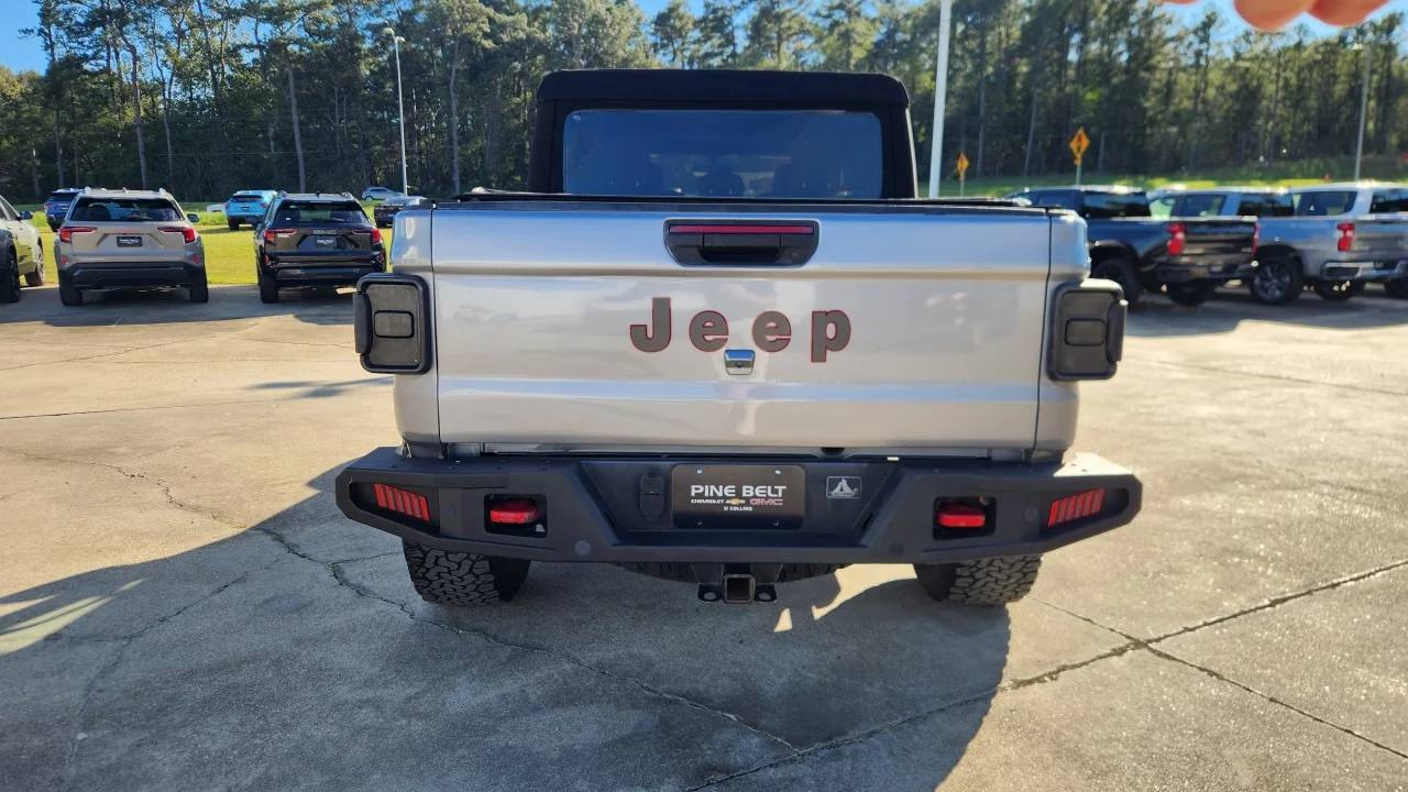 Used 2020 Silver Jeep Rubicon image 4