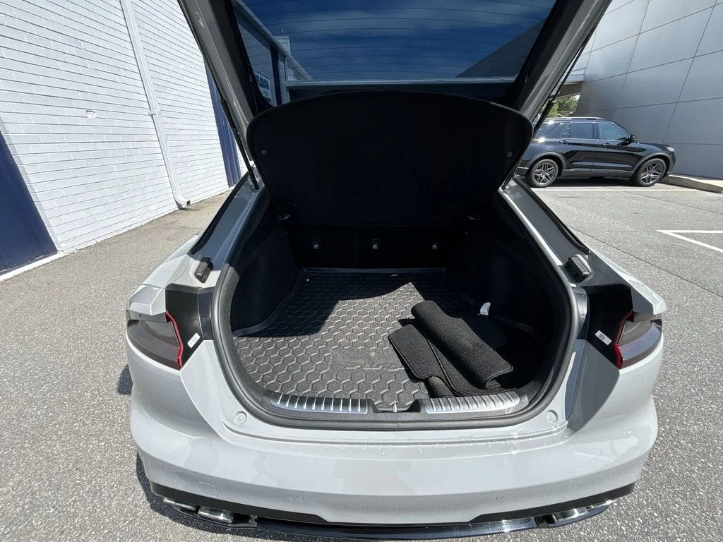 Used 2021 White Kia GT1 image 21